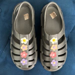 BRAND NEW!!! Sandals with Floral Appliqué